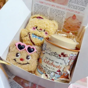 Set Quà Tặng "A Hug in a Box" – Gấu Bông Xù & Nến Thơm Bunny Lulu